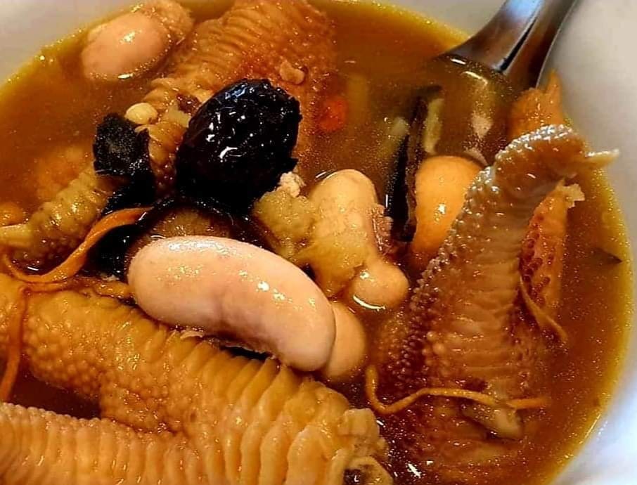 Chân gà đông tảo hầm thuốc bắc 