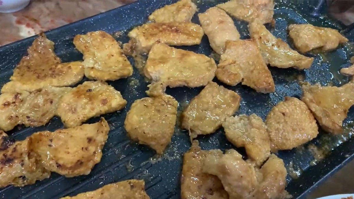 Món nầm bò nướng sa tế cay cho ngày lạnh