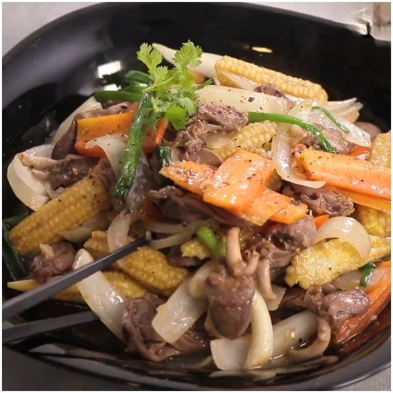 Cách chế biến Tim bồ câu xào bắp non