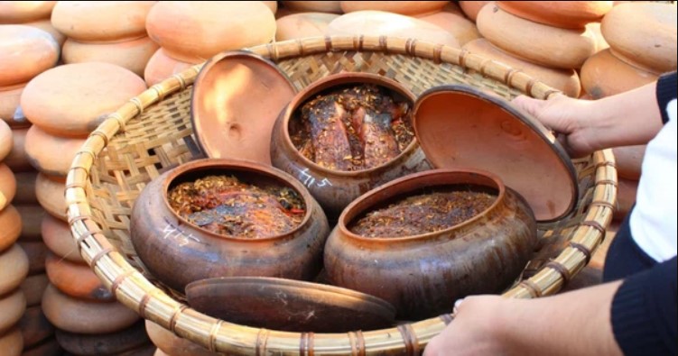 Thưởng thức cá làng Vũ Đại