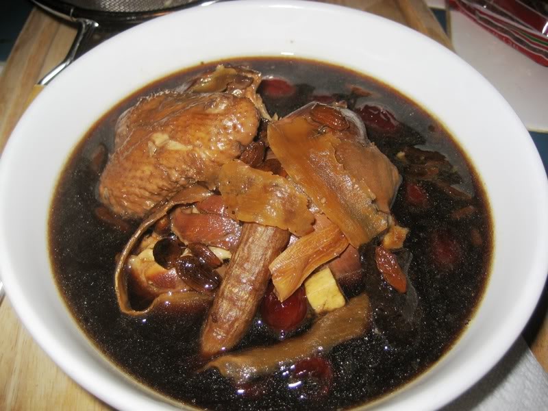 Gà Đông Tảo hầm thuốc bắc