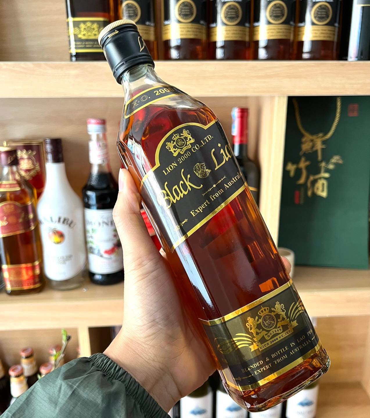 Giới thiệu sản phẩm rượu black lion chai 750ml Giới thiệu sản phẩm rượu black lion chai 750ml